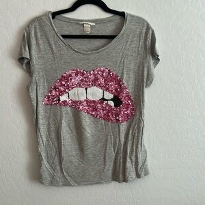 Pink Sparkly Lips Top Size Large.